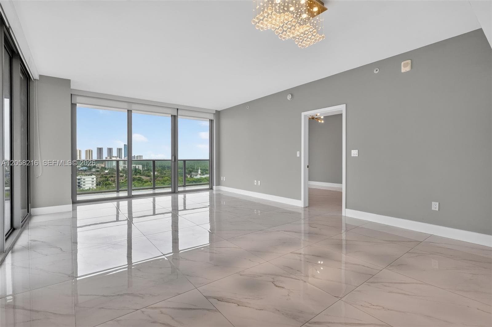 16385 Biscayne Blvd # 1215, North Miami Beach, FL 33160 — zdjęcie 2