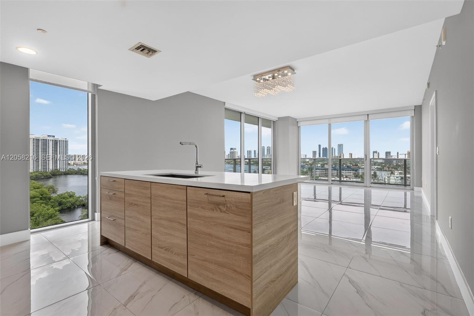 16385 Biscayne Blvd # 1215, North Miami Beach, FL 33160 — zdjęcie 4