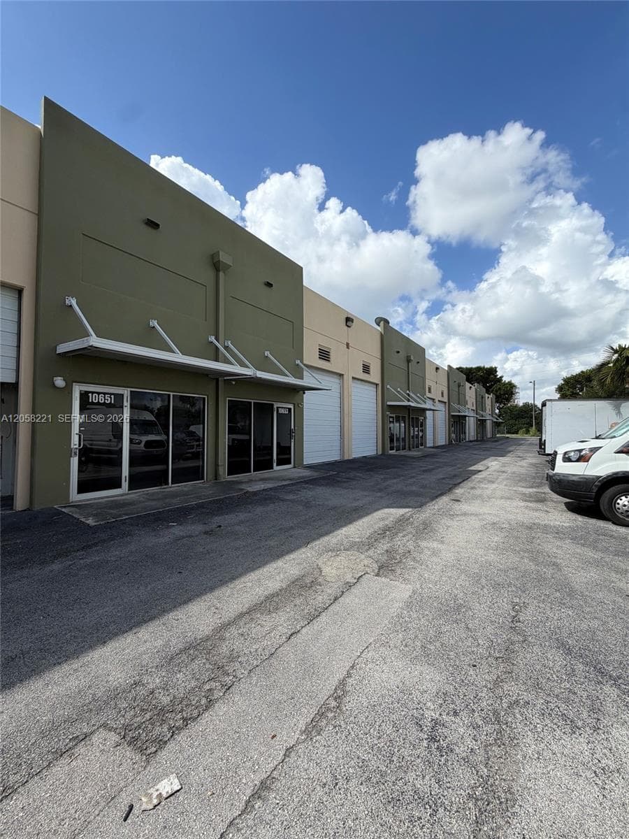 10601 NW 122nd St # 20, Medley, FL 33178 — zdjęcie 2