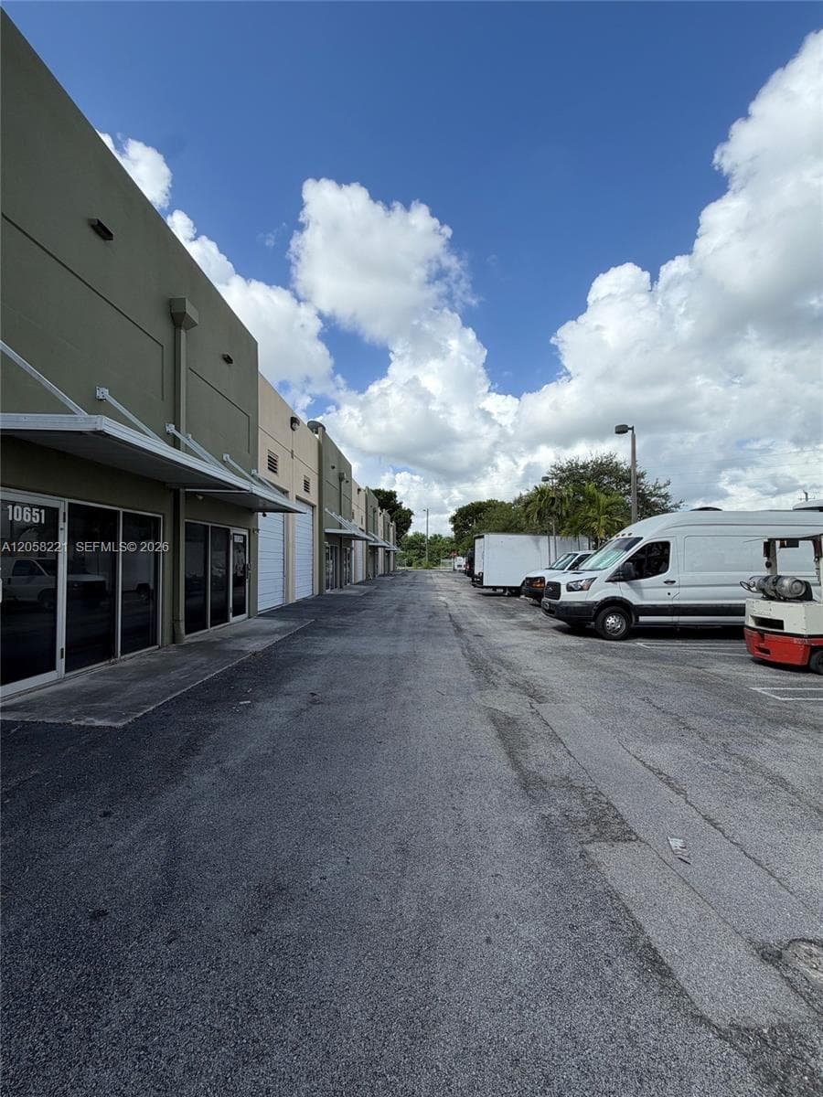 10601 NW 122nd St # 20, Medley, FL 33178 — zdjęcie 4