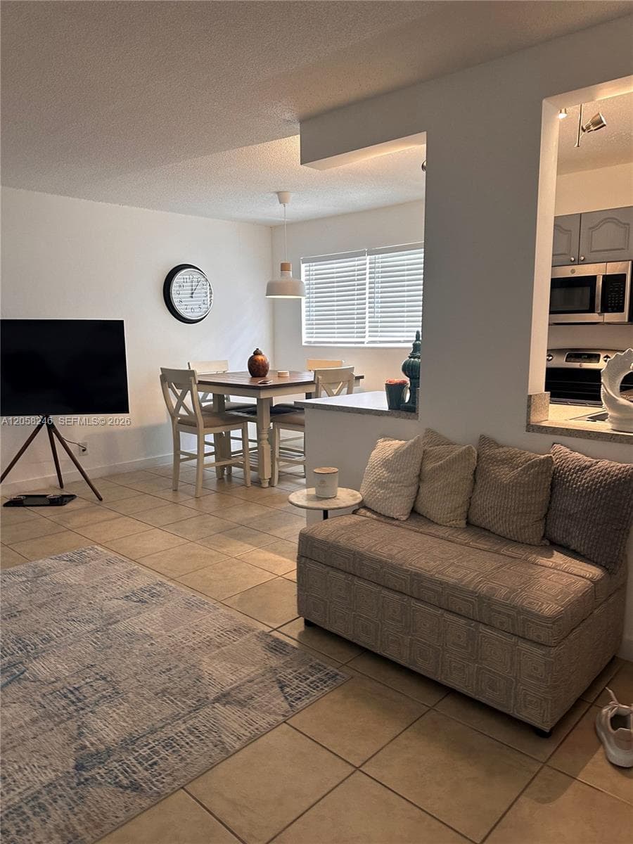 1100 NE 1st Ct # 103, Hallandale Beach, FL 33009 — zdjęcie 3