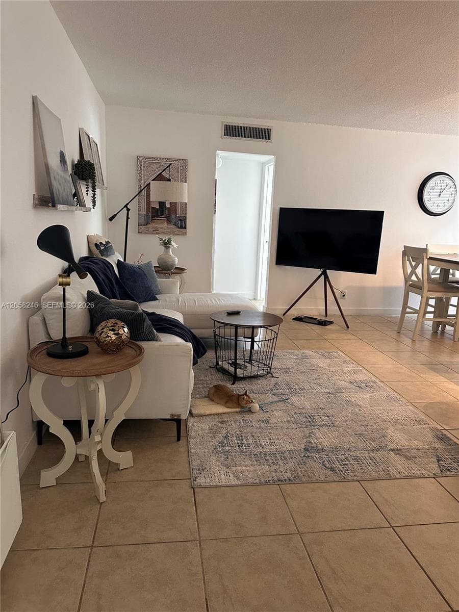 1100 NE 1st Ct # 103, Hallandale Beach, FL 33009