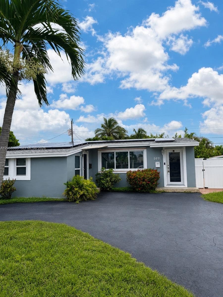 5651 NE 9th Ave, Oakland Park, FL 33334