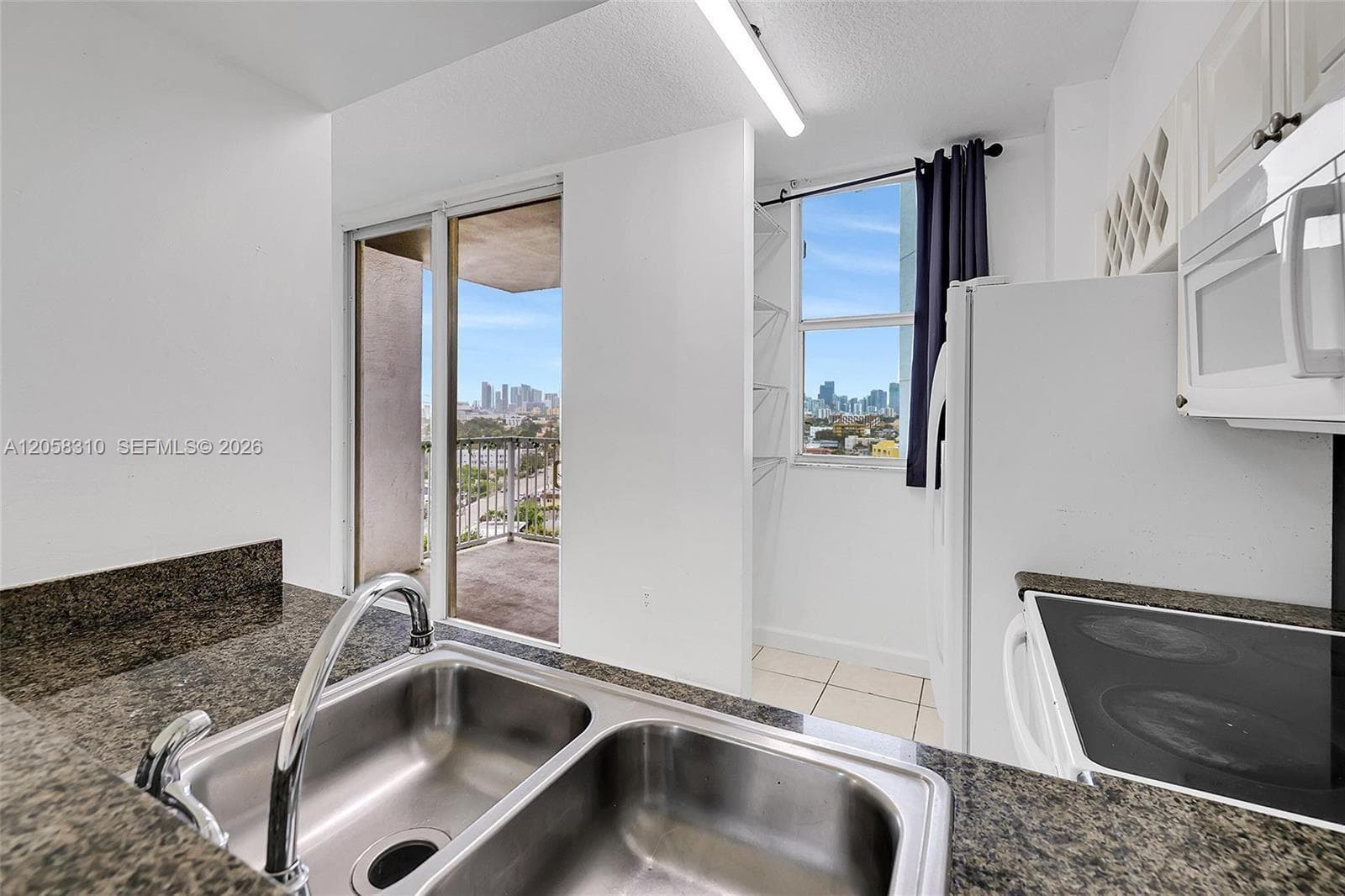 1 Glen Royal Pkwy # 1010, Miami, FL 33125 — zdjęcie 3