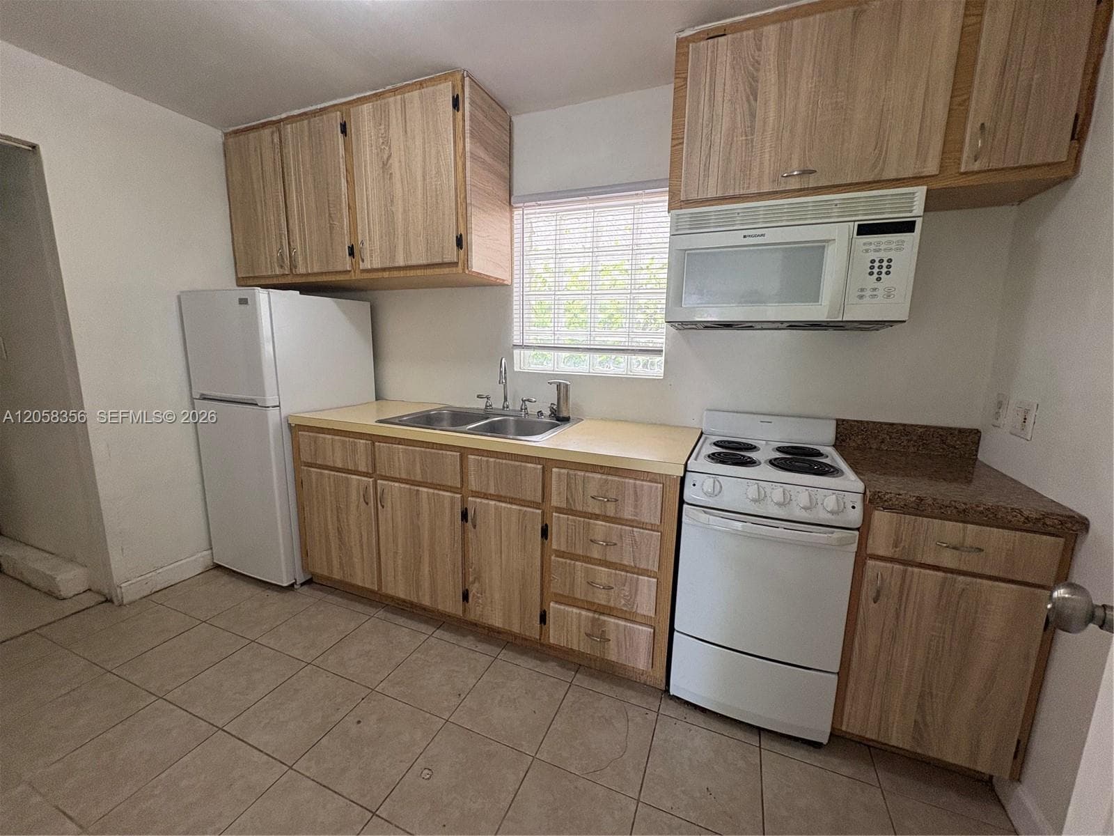 410 Pinecrest Dr # 2, Miami Springs, FL 33166 — zdjęcie 5