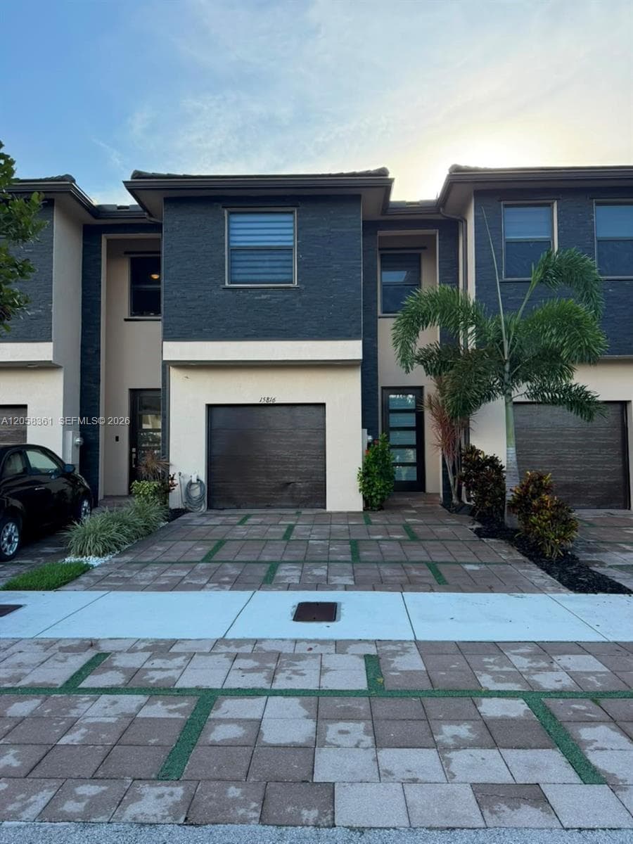 15816 NW 91st Ave, Miami Lakes, FL 33018 — zdjęcie 2