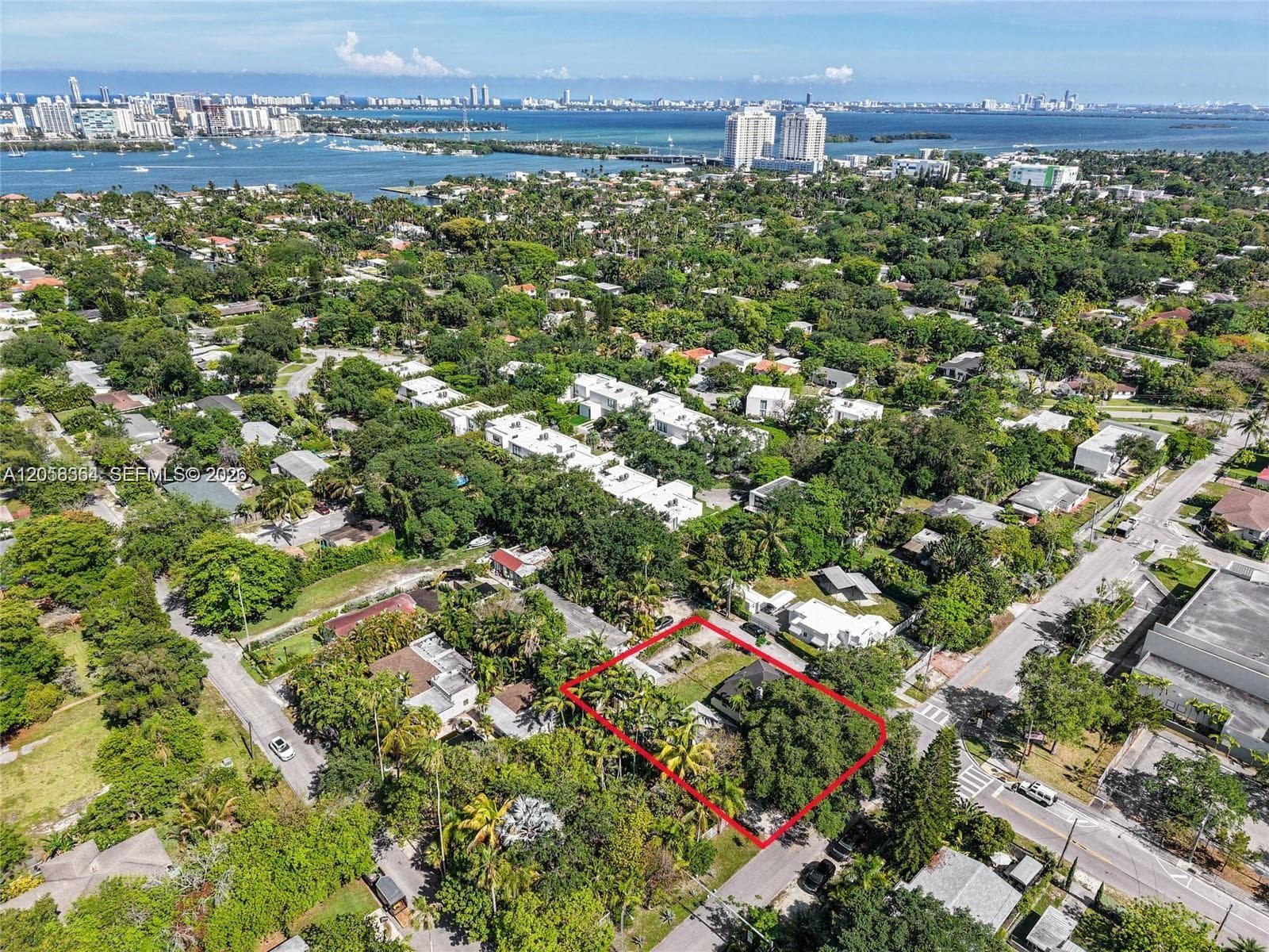 8701 NE 8th Ct, Miami, FL 33138 — zdjęcie 2
