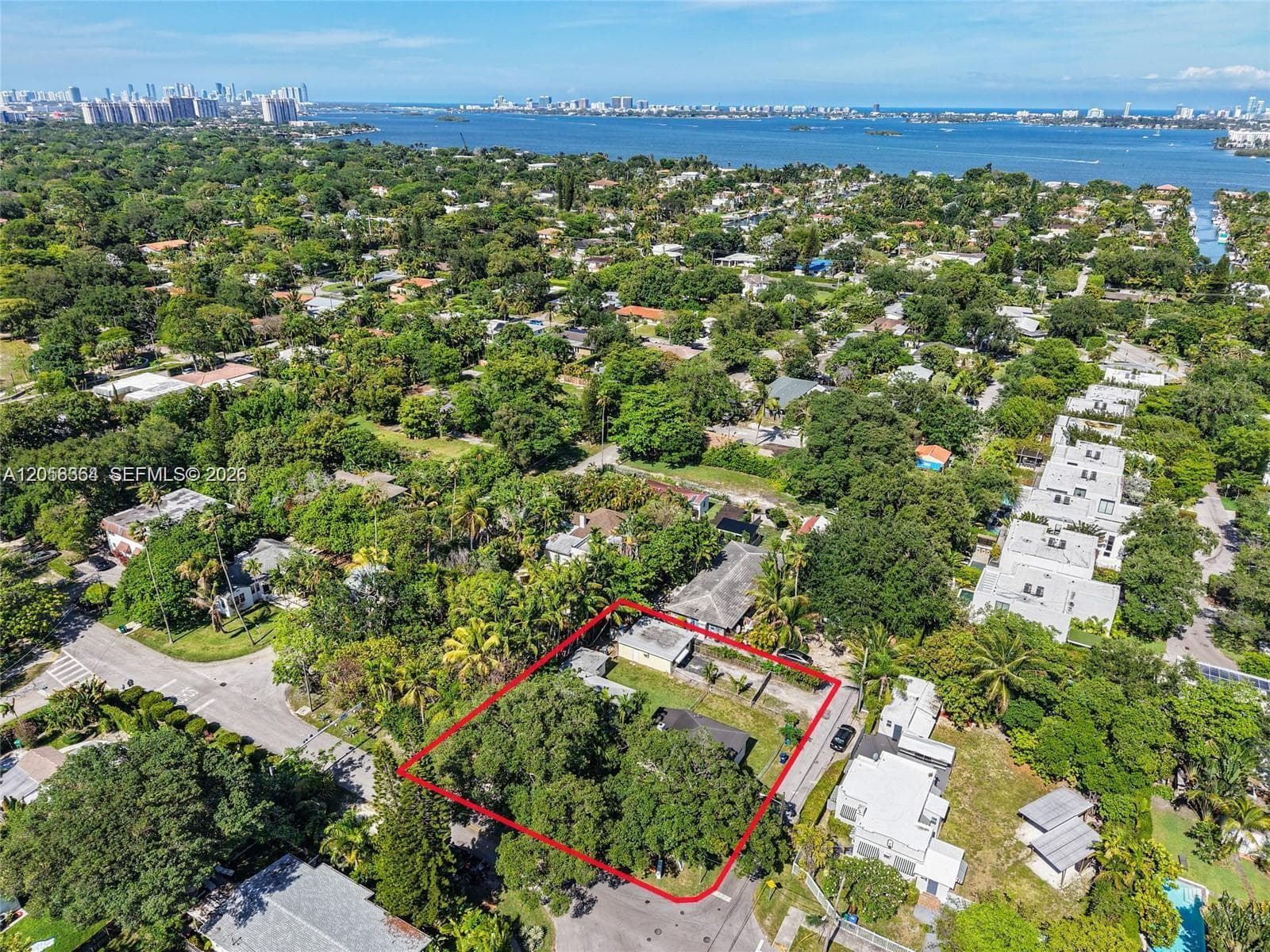 8701 NE 8th Ct, Miami, FL 33138 — zdjęcie 3