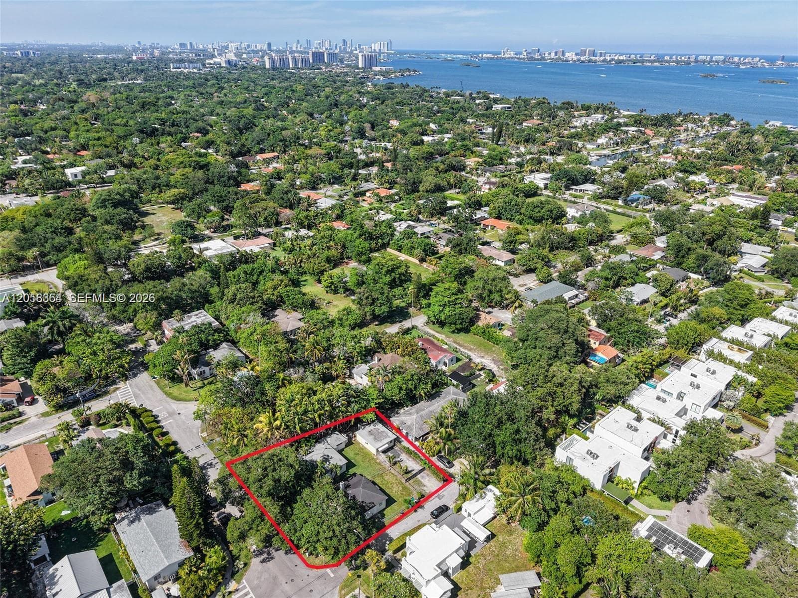 8701 NE 8th Ct, Miami, FL 33138 — zdjęcie 4
