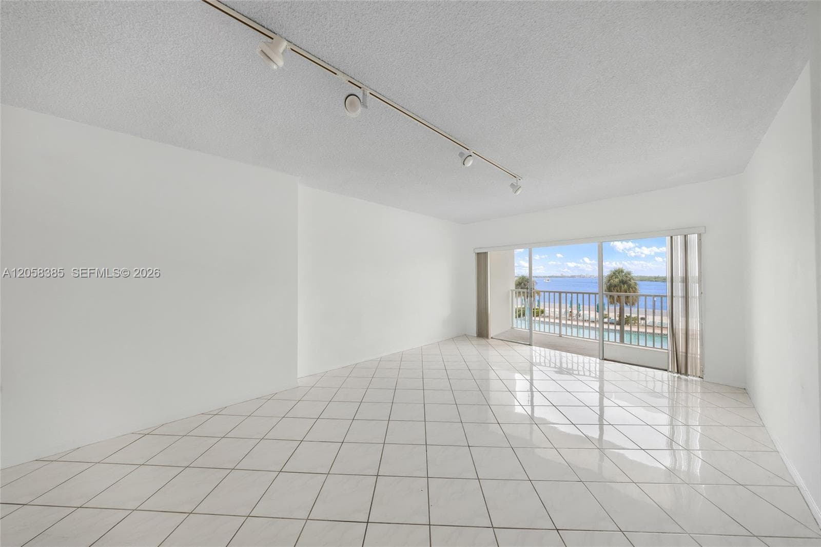 300 Bayview Dr # 202, Sunny Isles Beach, FL 33160 — zdjęcie 5