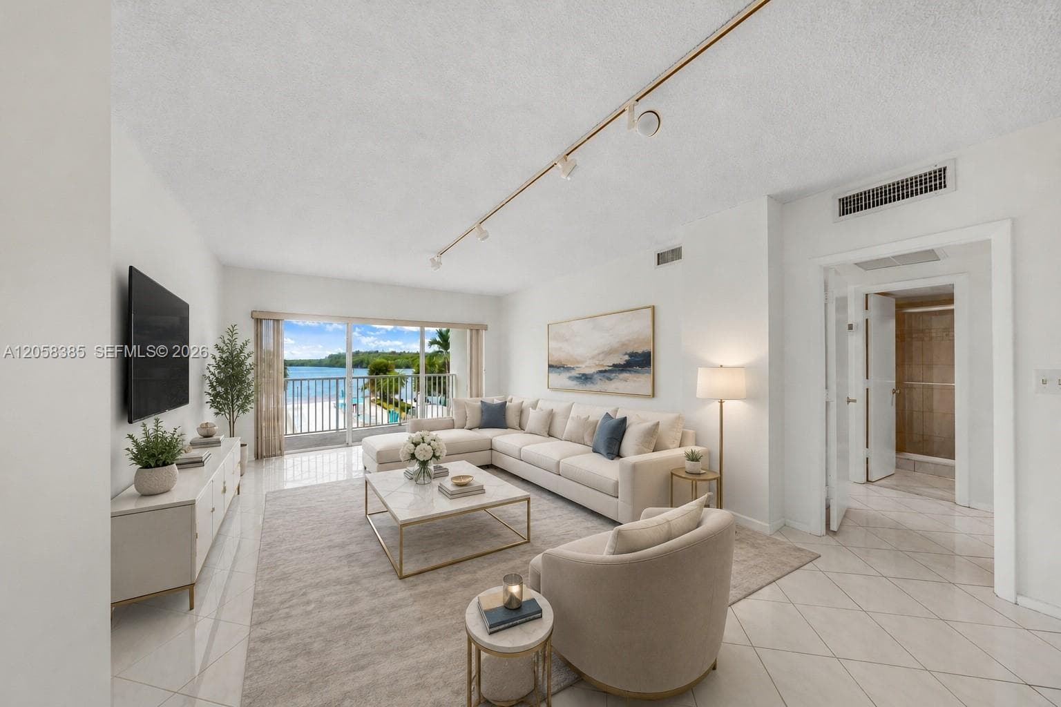 300 Bayview Dr # 202, Sunny Isles Beach, FL 33160 — zdjęcie 4