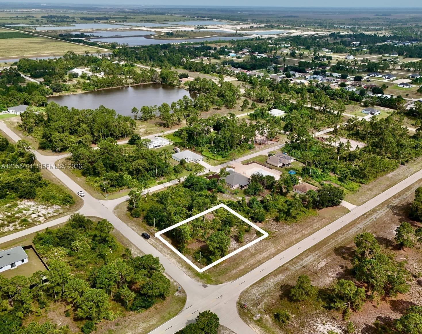 1041 COLUMBUS BLVD, Lehigh Acres, FL 33974 — zdjęcie 2