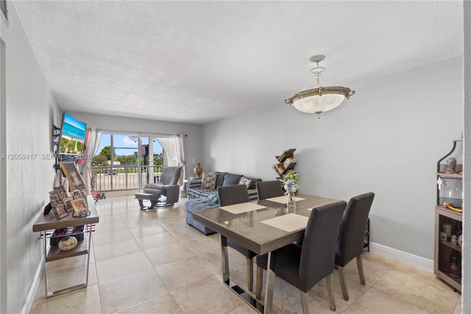 6215 W 20th Ave # 402, Hialeah, FL 33012 — zdjęcie 2