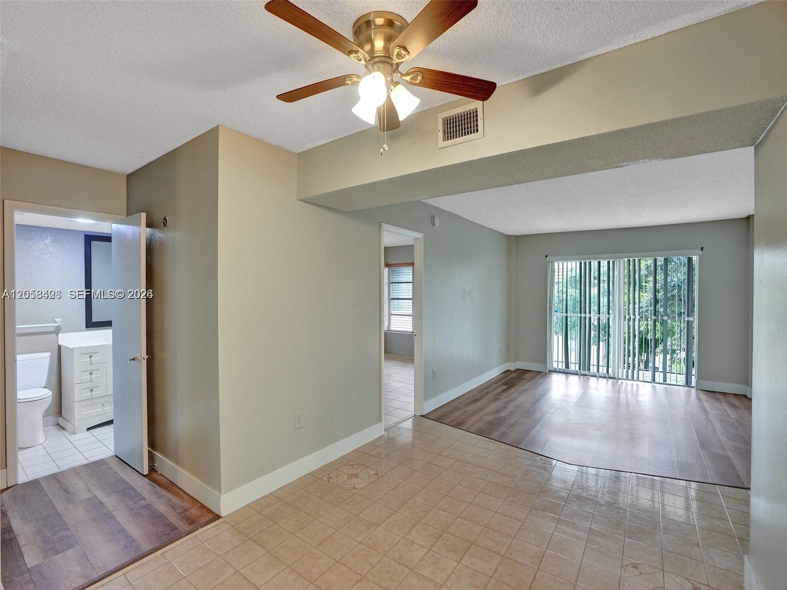 4166 Inverrary Dr # 403, Lauderhill, FL 33319 — zdjęcie 3