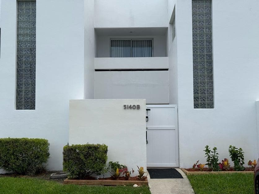 5140 ELMHURST Road # B, West Palm Beach, FL 33417