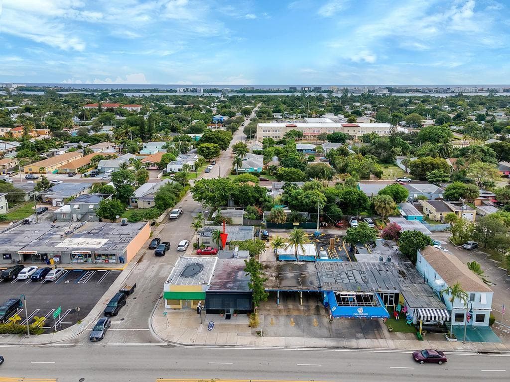 813 9th Avenue N # B, FL 33460