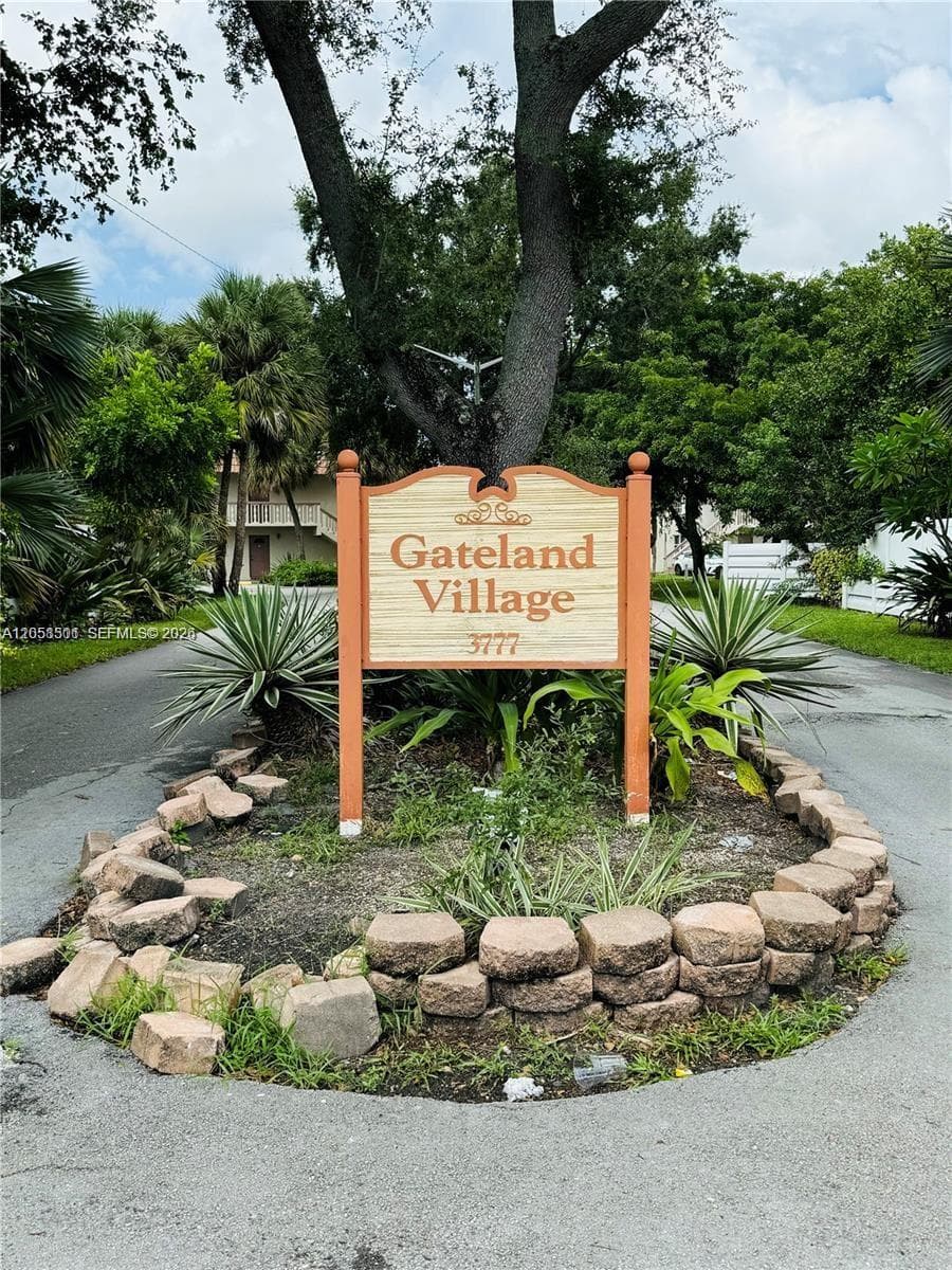 3777 NW 78th Ave # 8E, Davie, FL 33024
