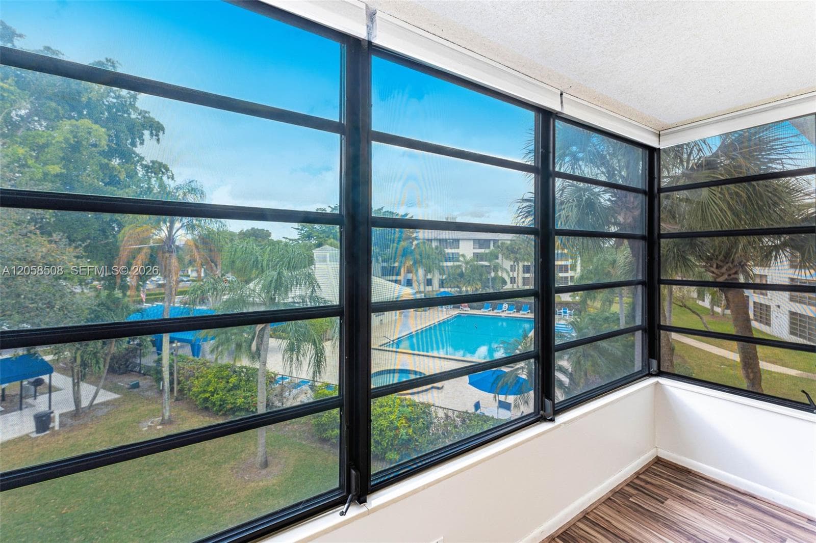 1719 Whitehall Dr # 304, Davie, FL 33324 — zdjęcie 2