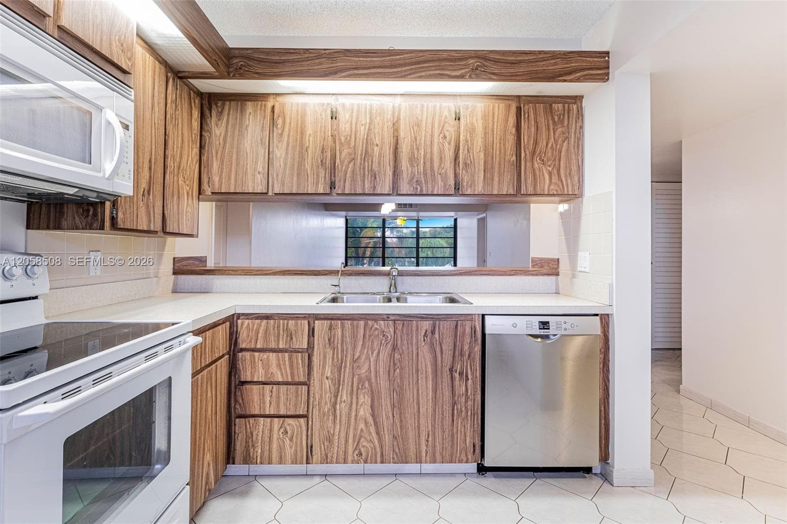 1719 Whitehall Dr # 304, Davie, FL 33324 — zdjęcie 4