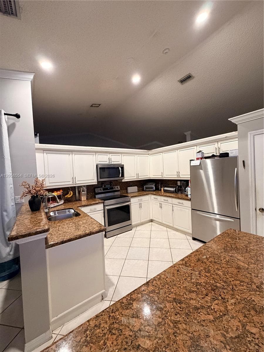 19450 NW 7th St, Pembroke Pines, FL 33029 — zdjęcie 2