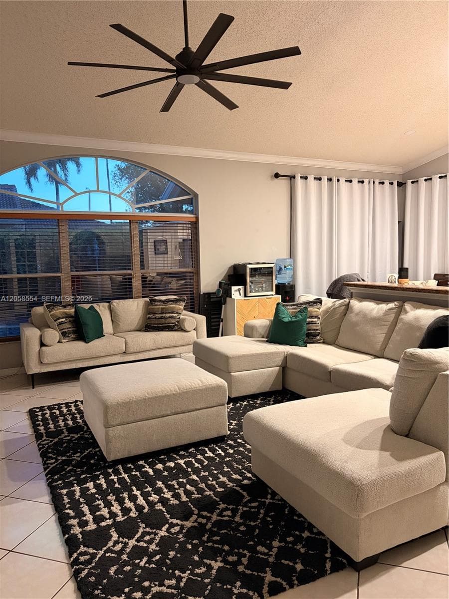 19450 NW 7th St, Pembroke Pines, FL 33029 — zdjęcie 4