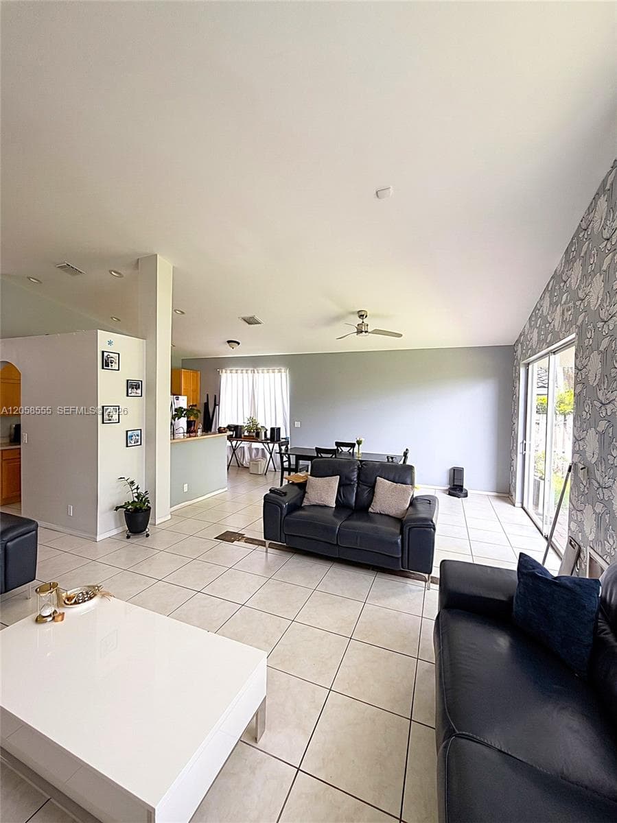 13237 NW 15th Ct, Pembroke Pines, FL 33028 — zdjęcie 3