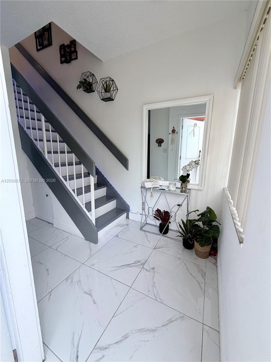 270 NW 71st Ave # 4, Miami, FL 33126 — zdjęcie 2