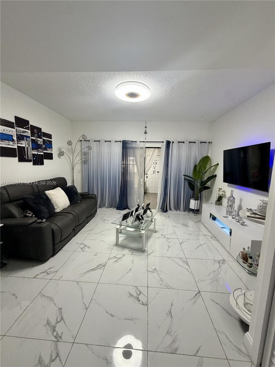 270 NW 71st Ave # 4, Miami, FL 33126