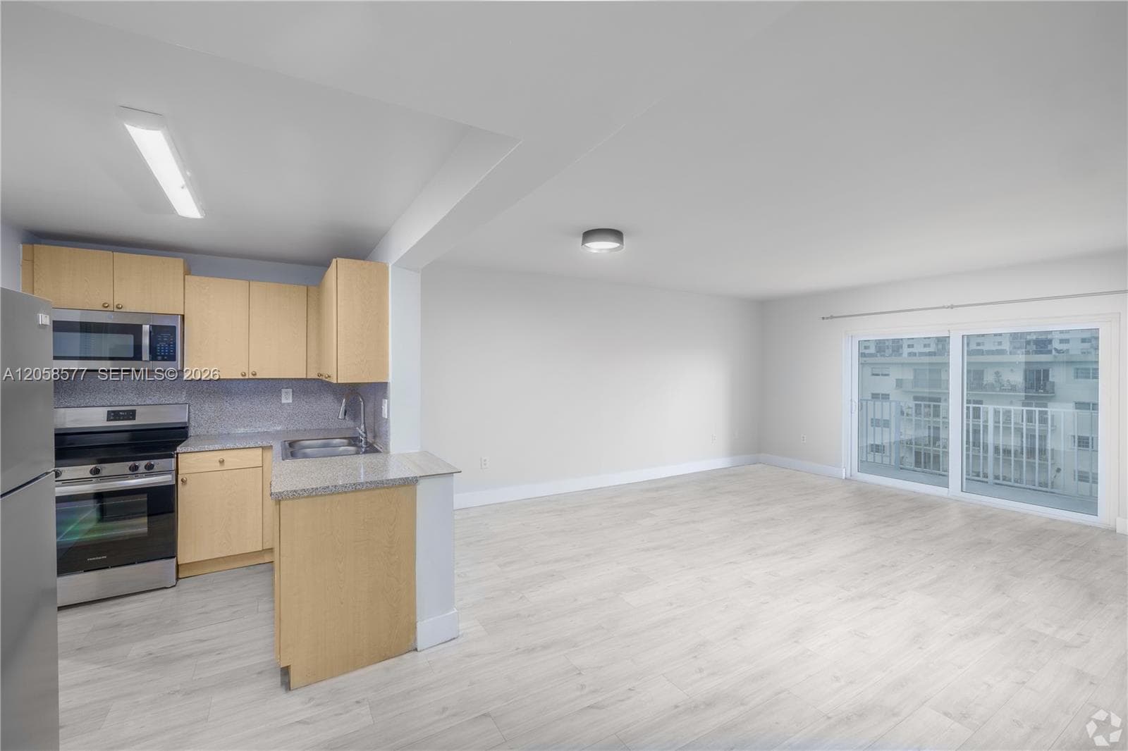 3626 NE 168th St # 202, North Miami Beach, FL 33160 — zdjęcie 4