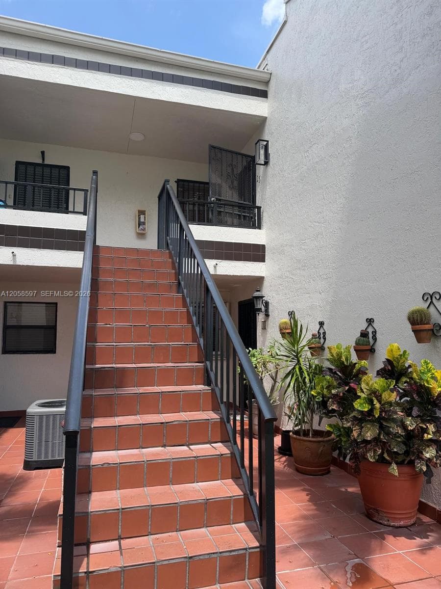 10875 NW 7th St # 23-36, Miami, FL 33172 — zdjęcie 2