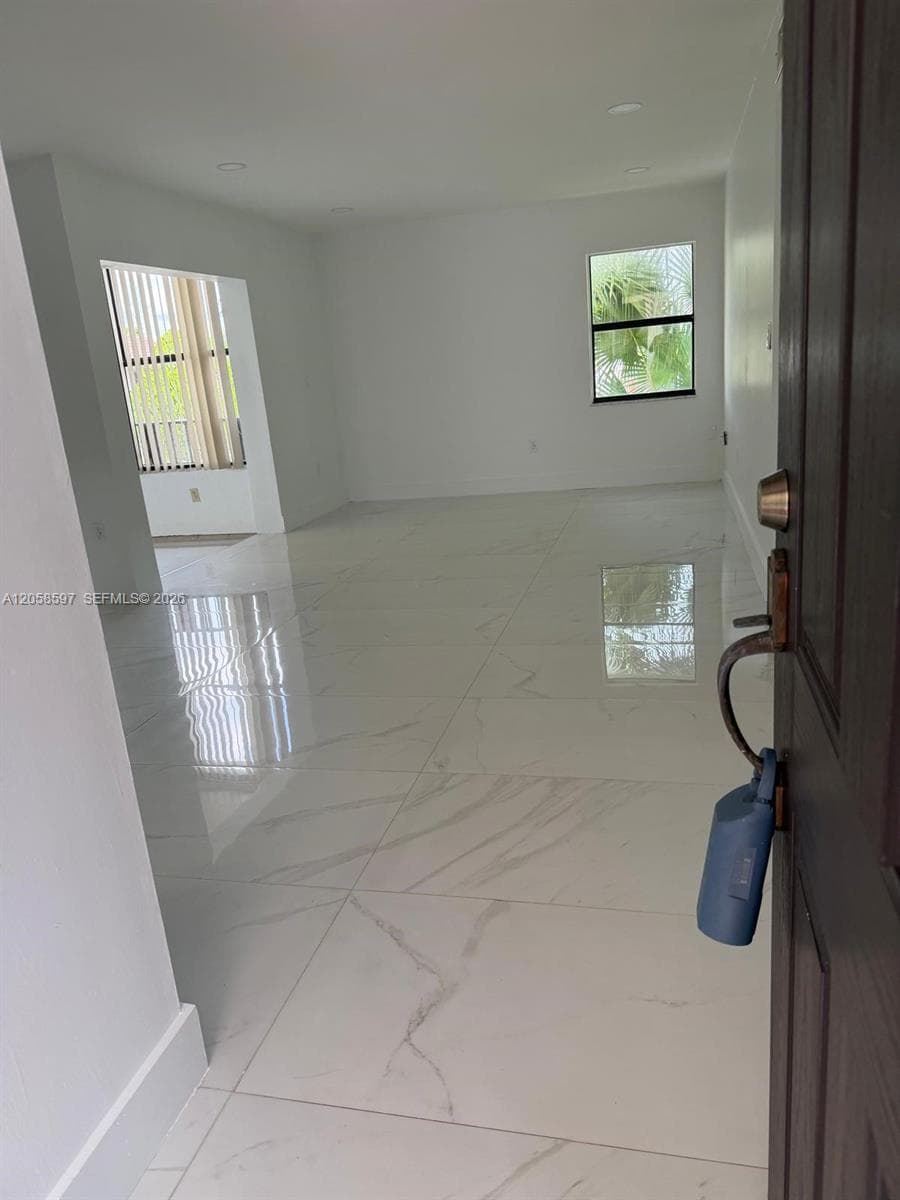 10875 NW 7th St # 23-36, Miami, FL 33172 — zdjęcie 3