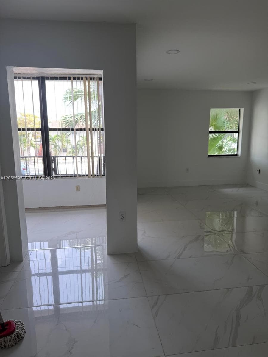10875 NW 7th St # 23-36, Miami, FL 33172 — zdjęcie 4
