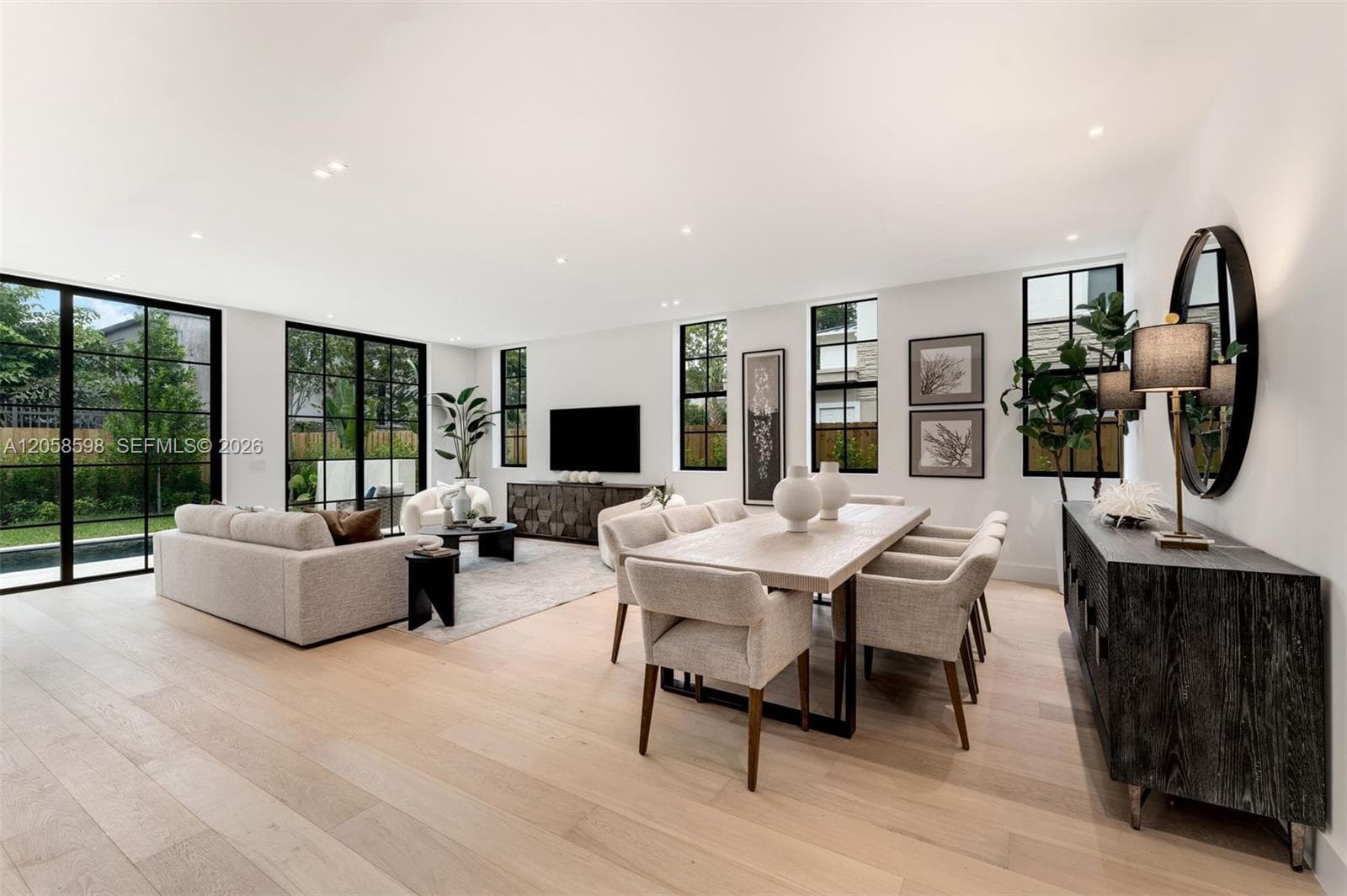 3352 Charles Ave, Miami, FL 33133 — zdjęcie 2