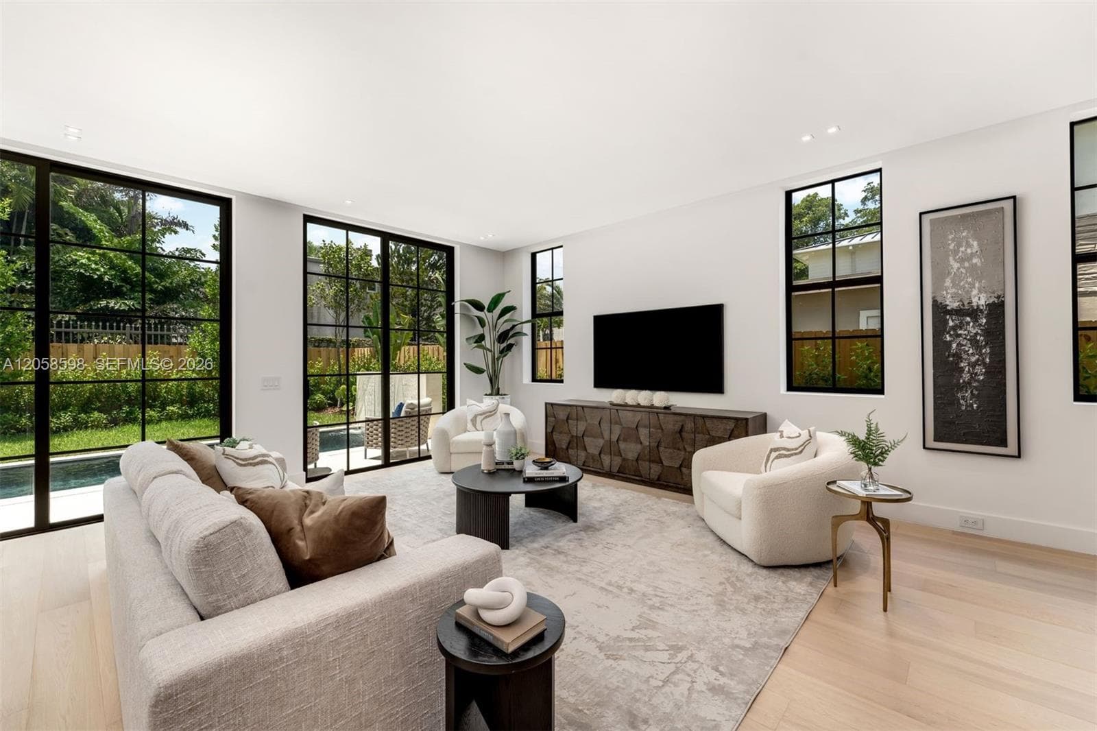 3352 Charles Ave, Miami, FL 33133 — zdjęcie 5