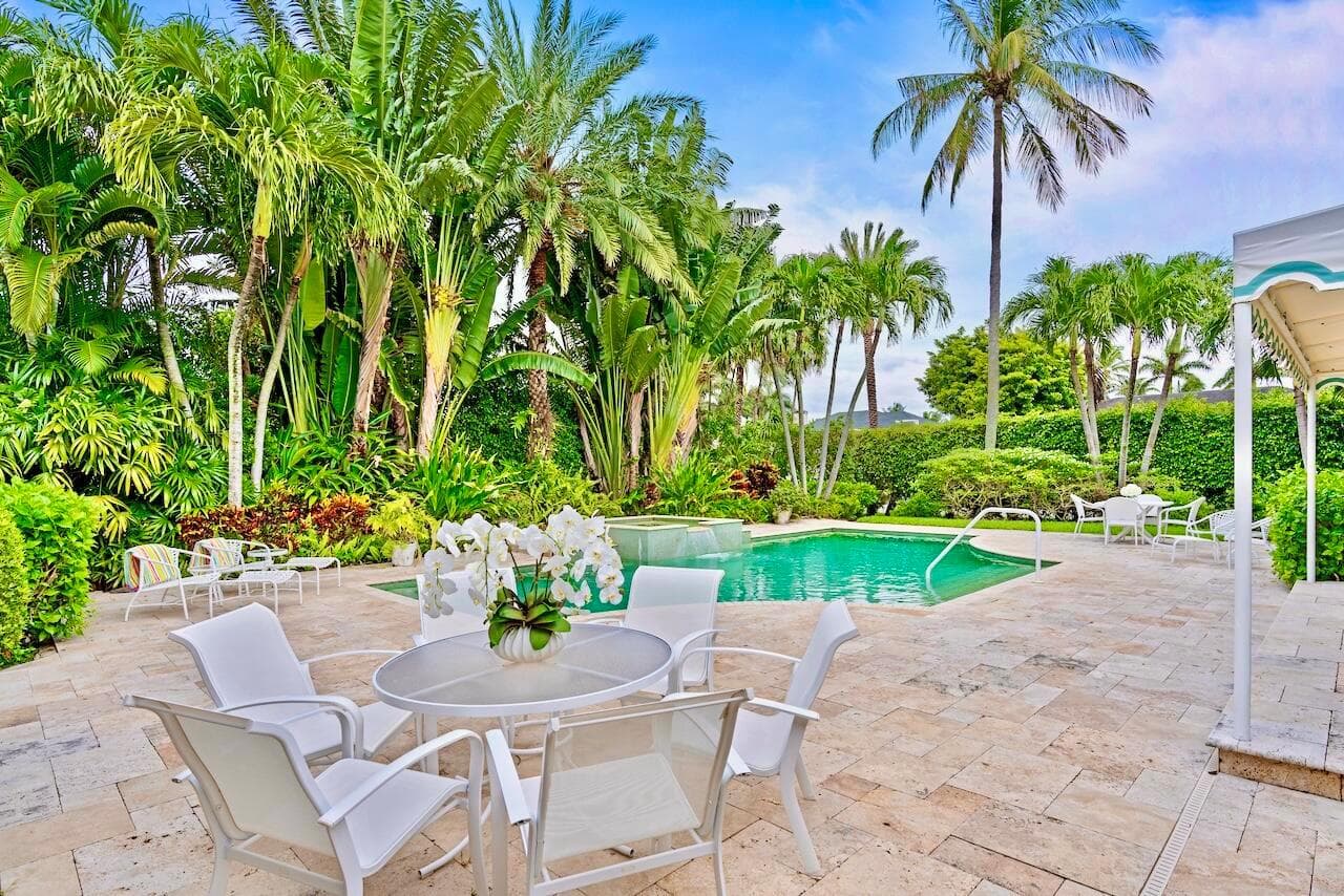 1421 N LAKE Way, Palm Beach, FL 33480 — zdjęcie 2