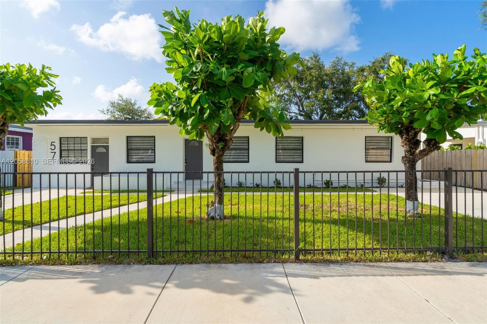 57 NW 68th St, Miami, FL 33150 — zdjęcie 2