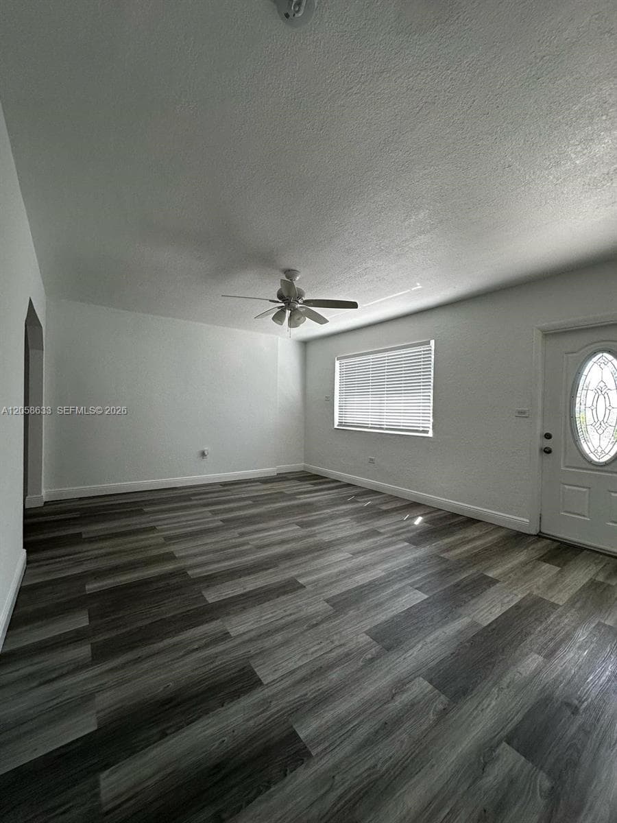 903 NE 111th St # 903, Biscayne Park, FL 33161 — zdjęcie 5