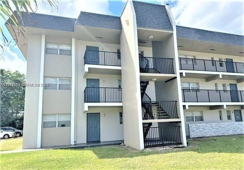 7911 N Colony Cir N # 202, Tamarac, FL 33321