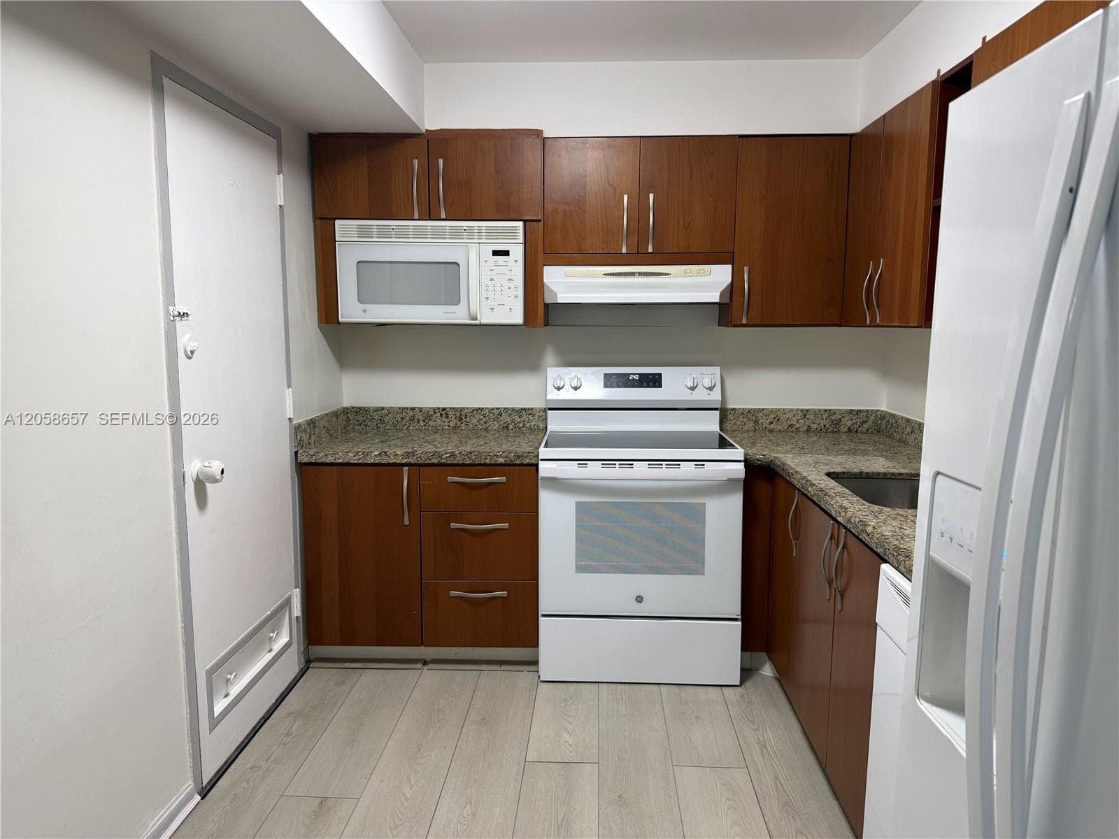 400 Kings Point Dr # 311, Sunny Isles Beach, FL 33160 — zdjęcie 3