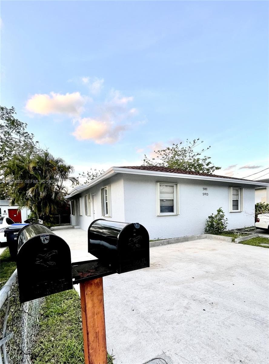 5911 Liberty St # 5913, Hollywood, FL 33021