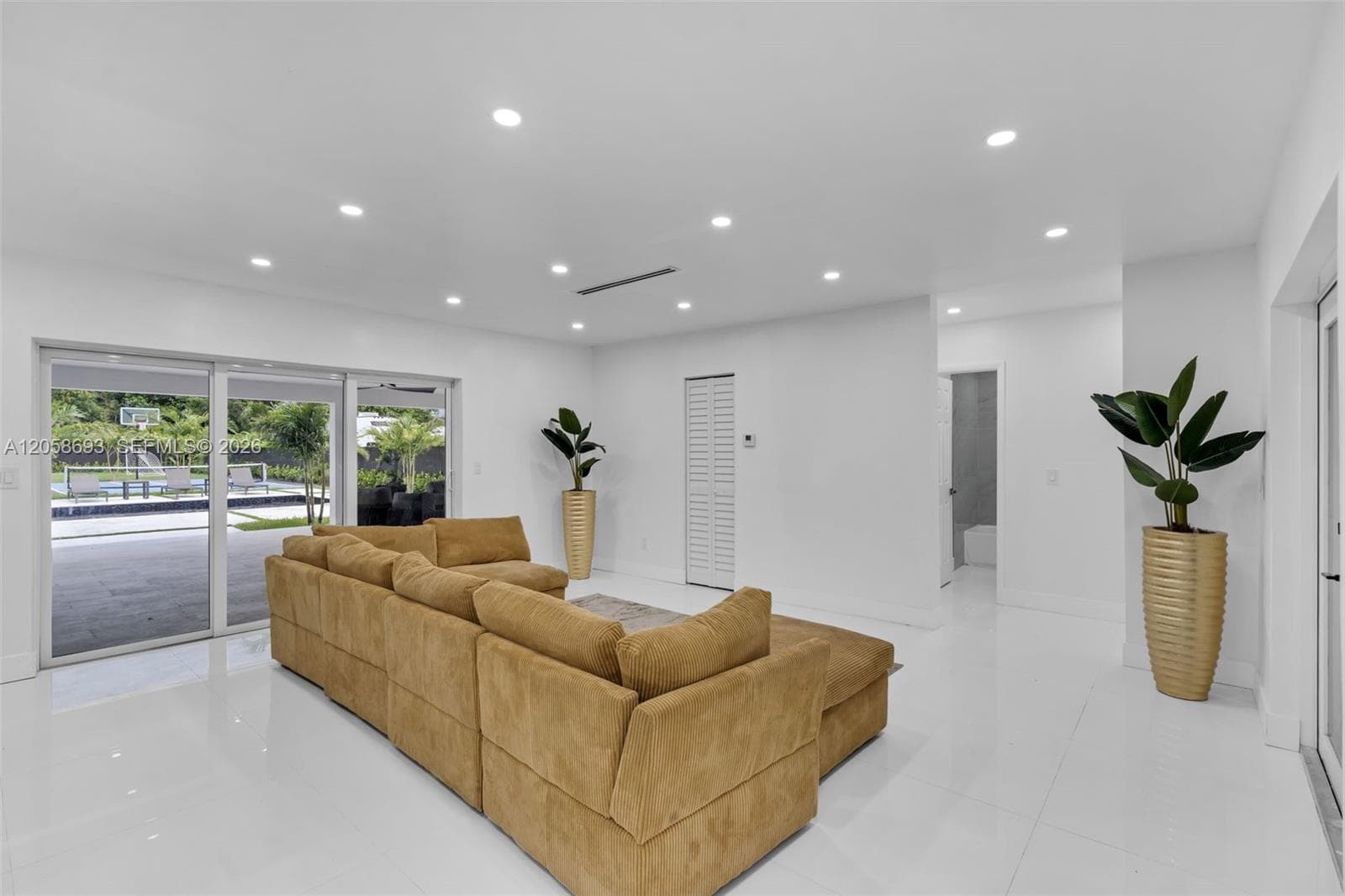 15230 NE 2nd Ave, Miami, FL 33162 — zdjęcie 4