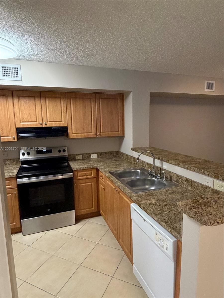 11155 SW 5th Pl # 202, Pembroke Pines, FL 33025 — zdjęcie 5