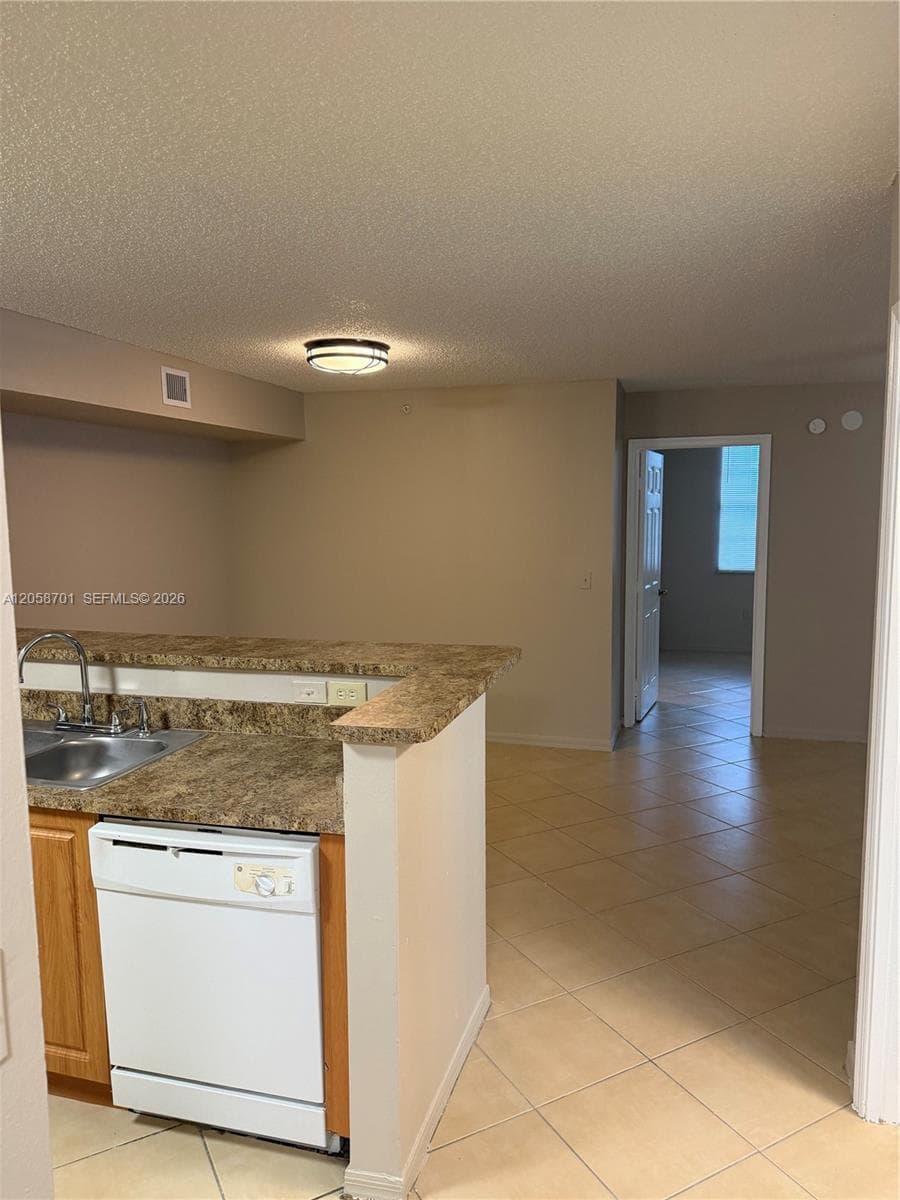 11155 SW 5th Pl # 202, Pembroke Pines, FL 33025 — zdjęcie 4