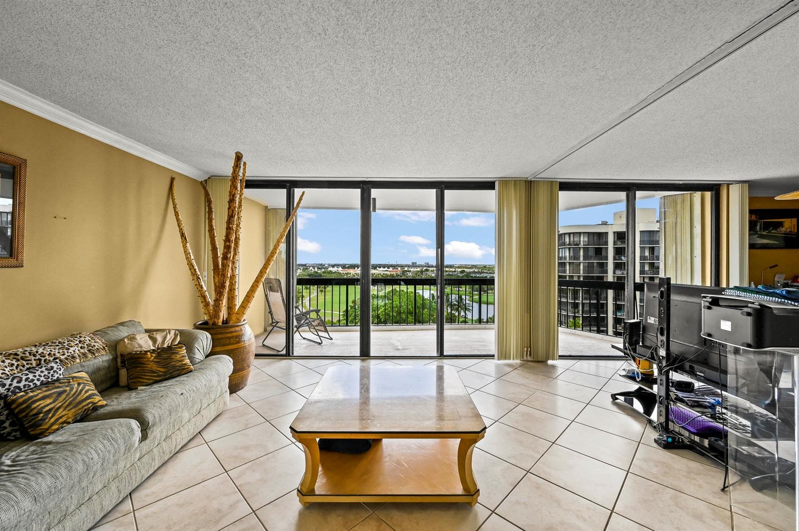 2425 PRESIDENTIAL Way # 1006, West Palm Beach, FL 33401 — zdjęcie 2