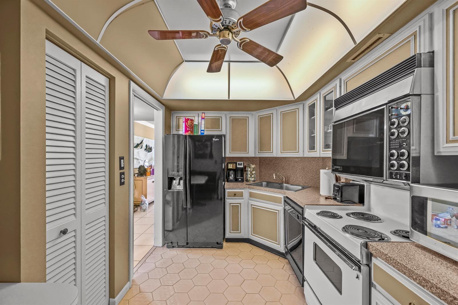 2425 PRESIDENTIAL Way # 1006, West Palm Beach, FL 33401 — zdjęcie 5