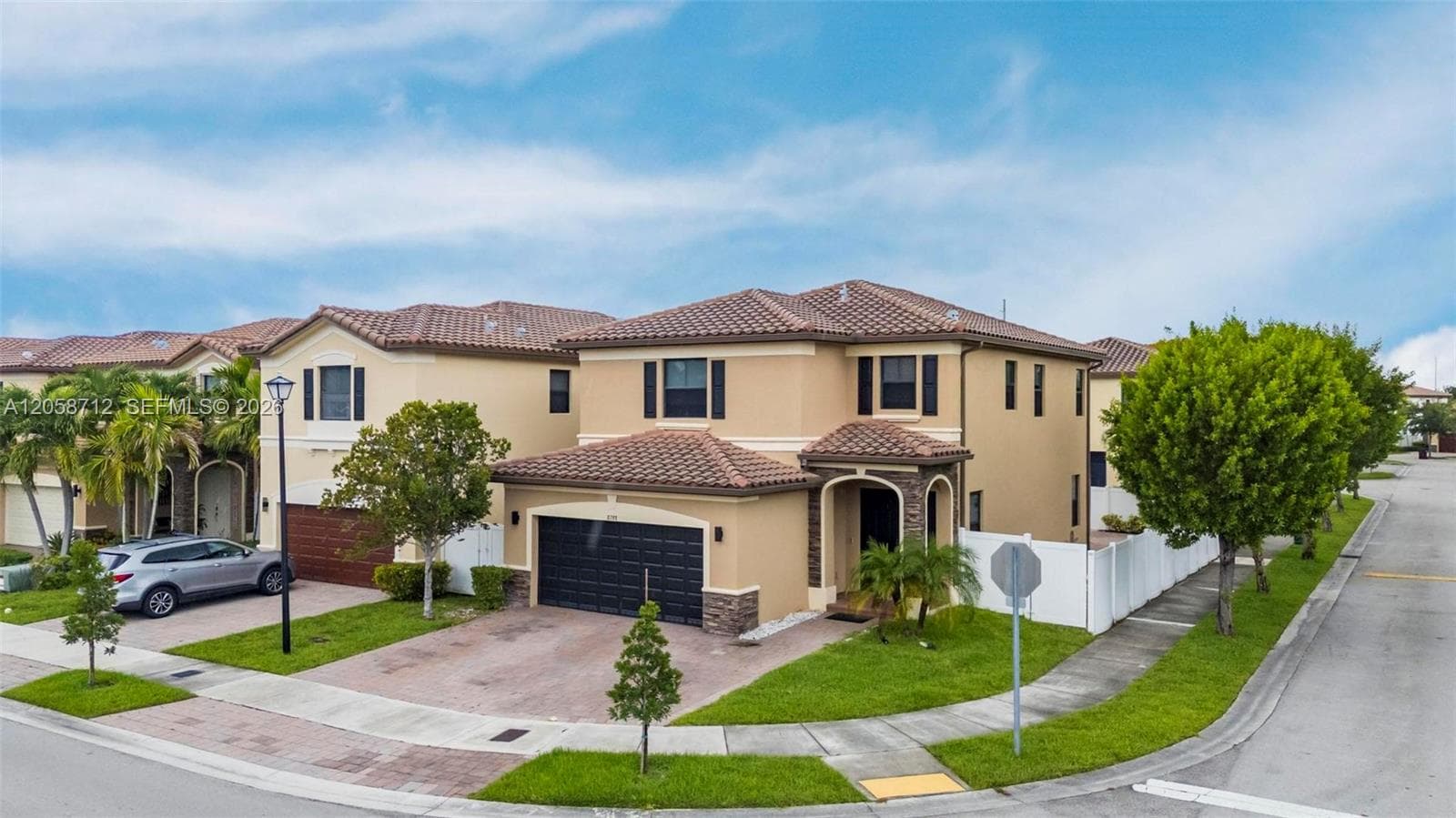 8788 W 35th Ct, Hialeah, FL 33018 — zdjęcie 2
