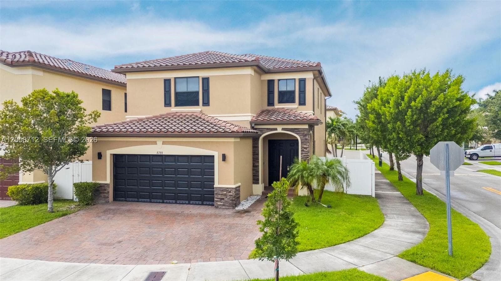 8788 W 35th Ct, Hialeah, FL 33018 — zdjęcie 3