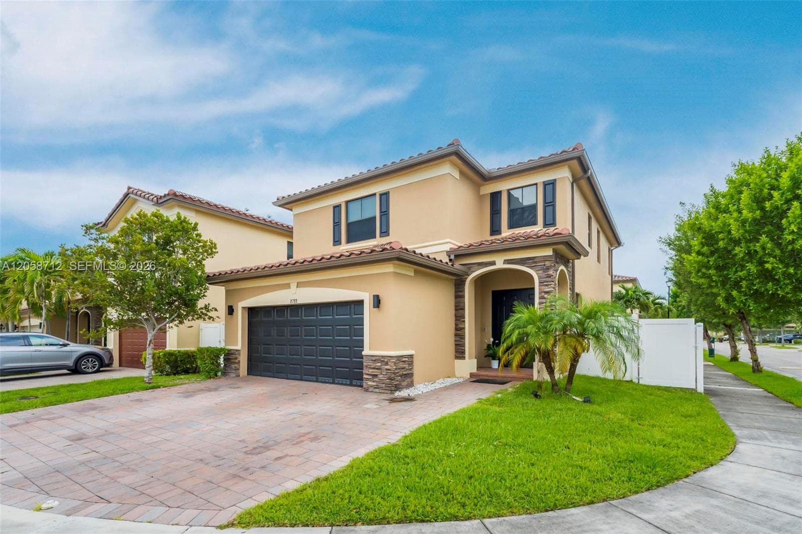 8788 W 35th Ct, Hialeah, FL 33018 — zdjęcie 4