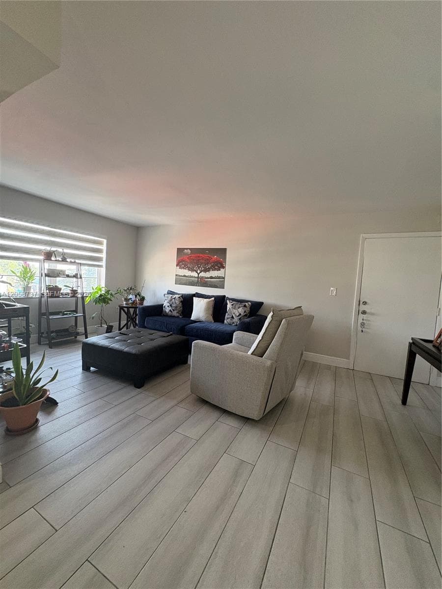 7620 Carlyle Ave # 502, Miami Beach, FL 33141 — zdjęcie 4
