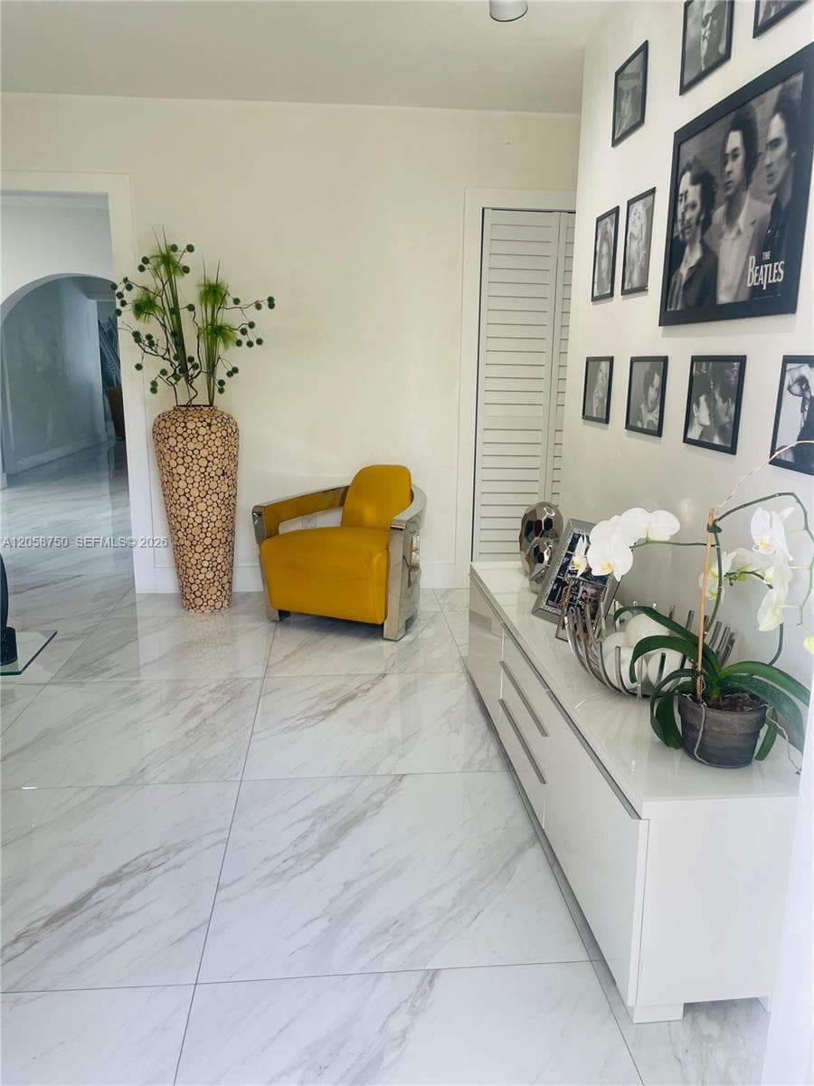 8025 NW 170th St, Hialeah, FL 33015 — zdjęcie 4